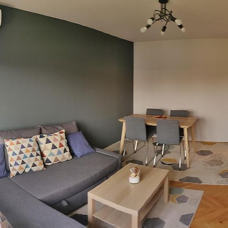 Modern And Cozy Apartment Piteşti Exteriör bild