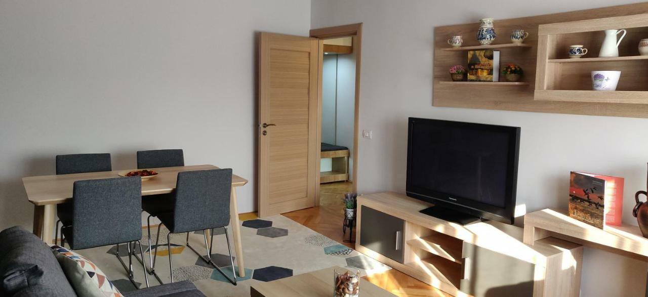 Modern And Cozy Apartment Piteşti Exteriör bild