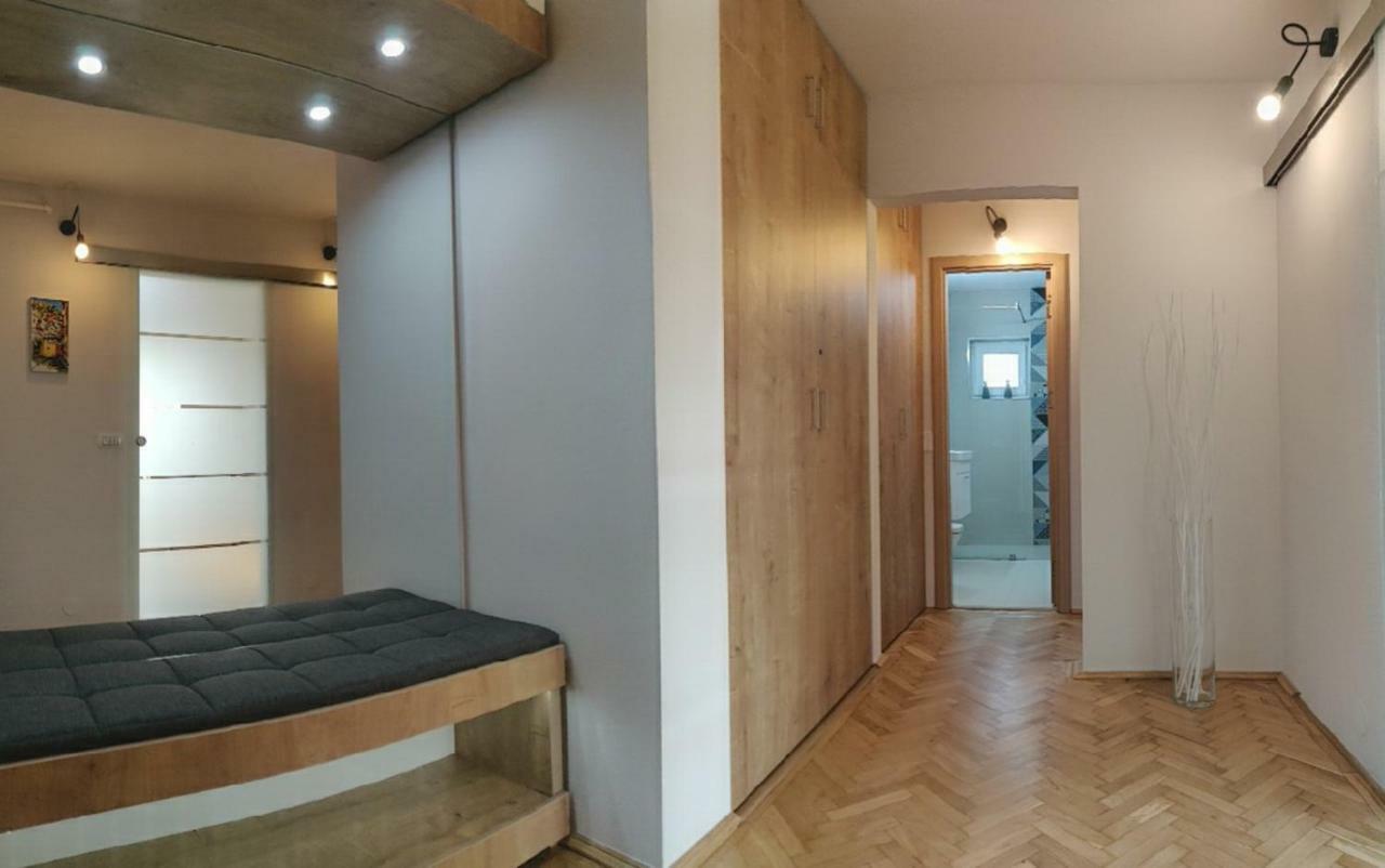 Modern And Cozy Apartment Piteşti Exteriör bild
