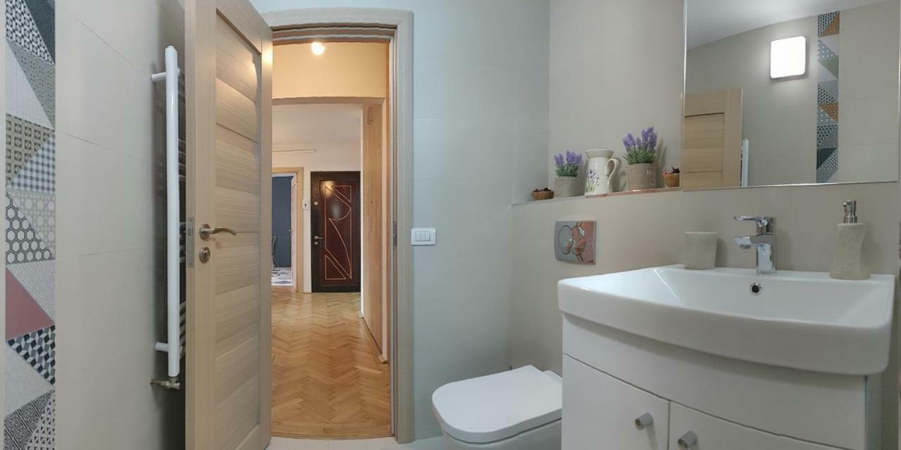 Modern And Cozy Apartment Piteşti Exteriör bild