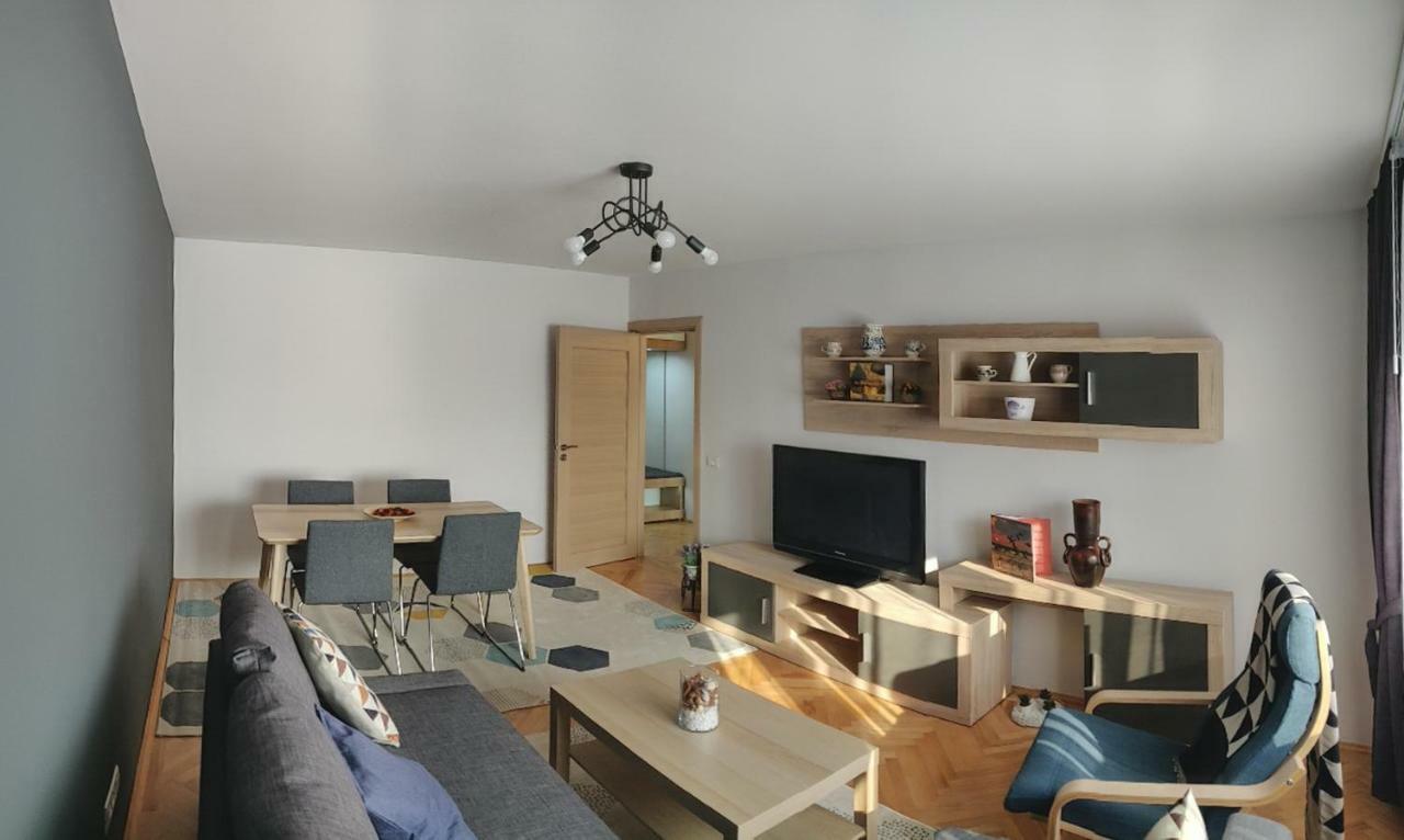Modern And Cozy Apartment Piteşti Exteriör bild